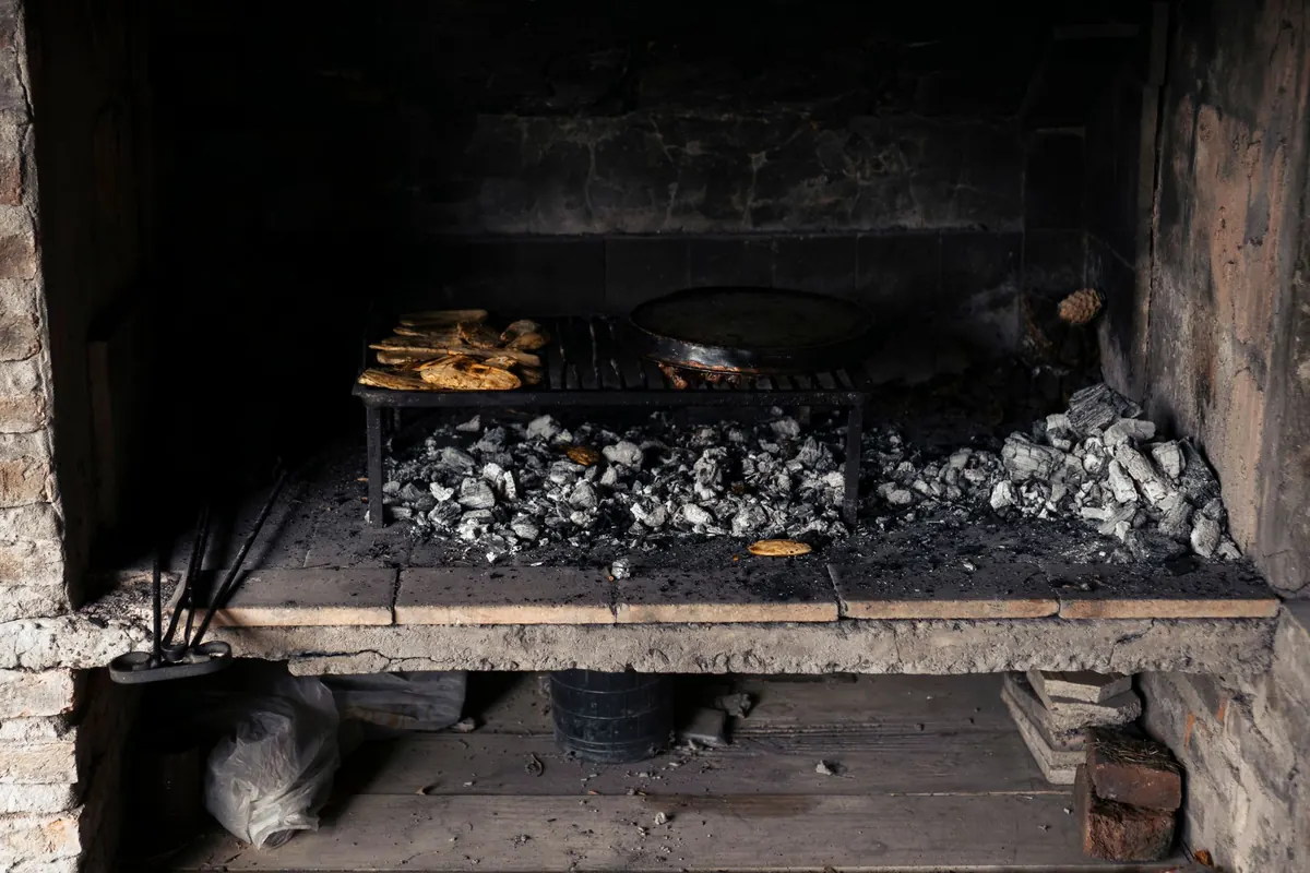 Rustic Living: Styling a Stone Hearth with Reclaimed and Natural Materials